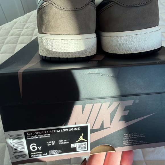 Low top mocha air Jordan 1 - woman’s 7.5 or boys/ men size 6 - Picture 11 of 11